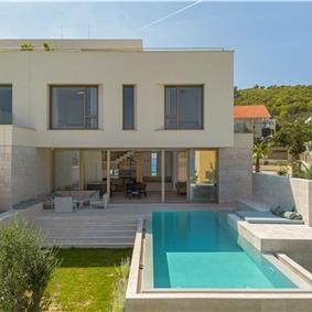 4 Bedroom Luxury Villa with Heated Pool and boat mooring, Ciovo near Trogir – Sleeps 8